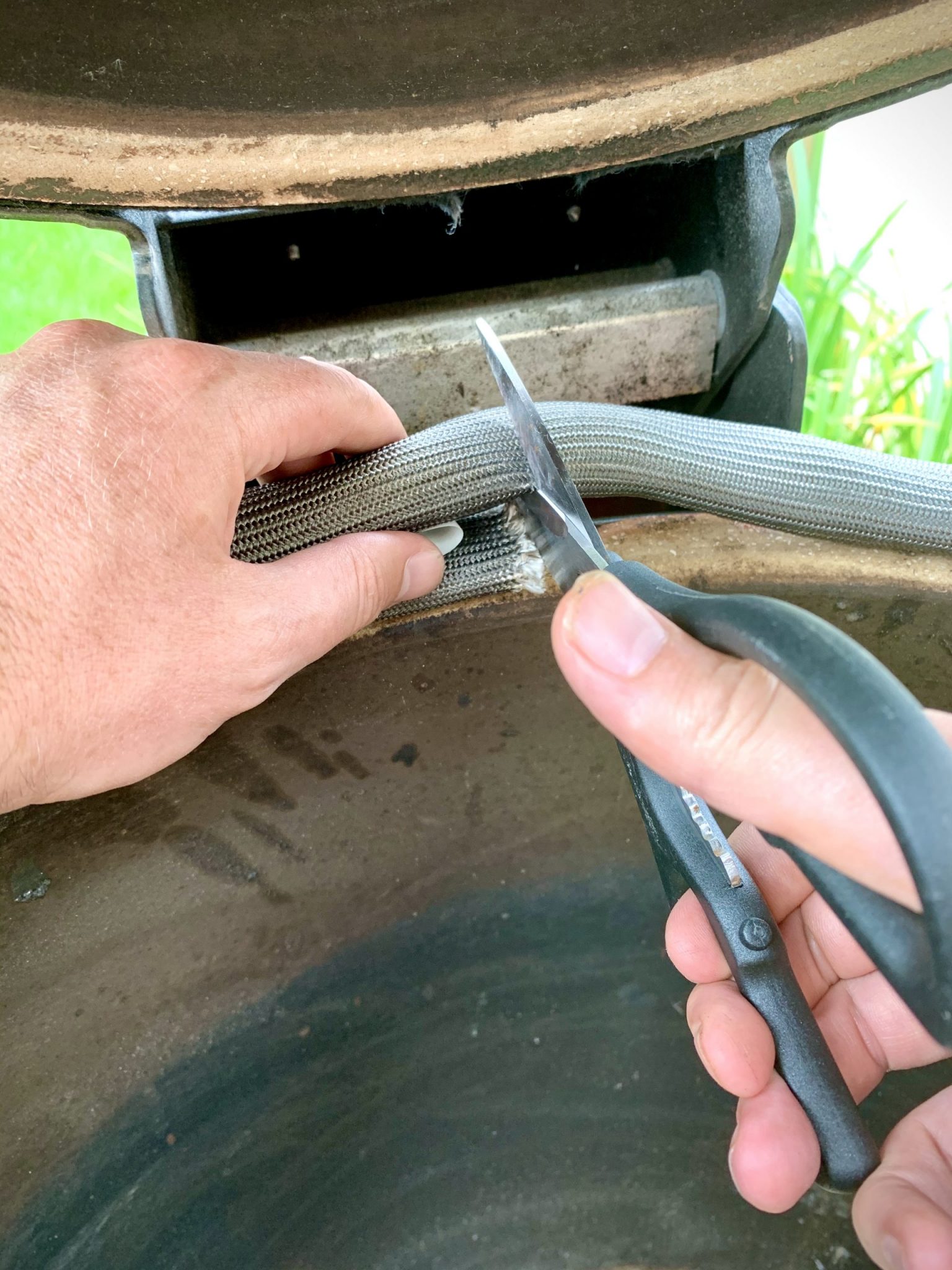How to Replace a Kamado Joe Wire Mesh Fibreglass Gasket, Properly