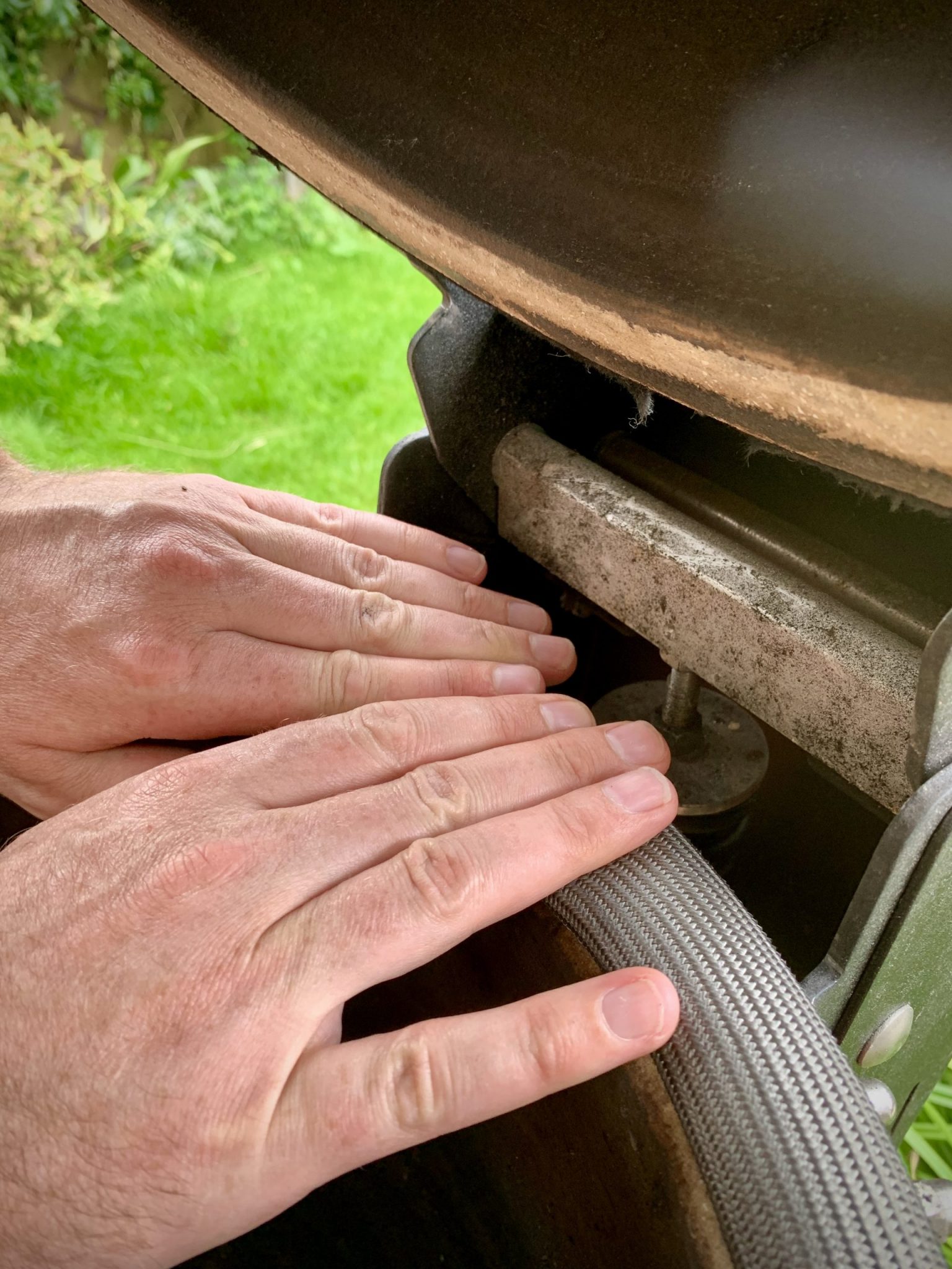 How to Replace a Kamado Joe Wire Mesh Fibreglass Gasket, Properly