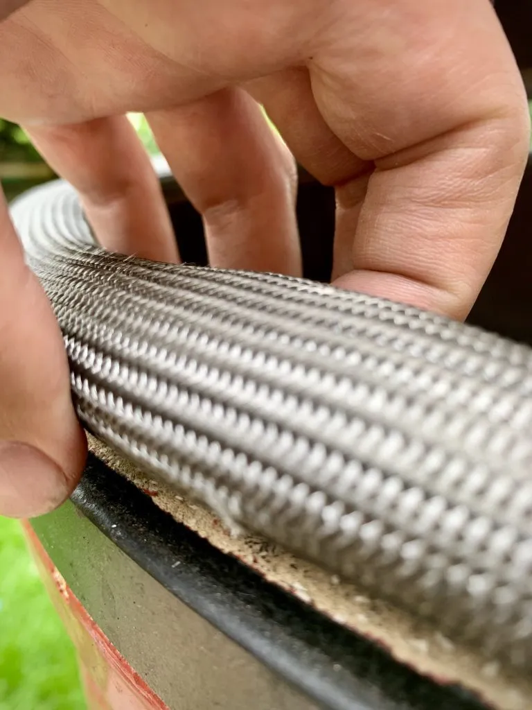 Adjust and align gasket 2